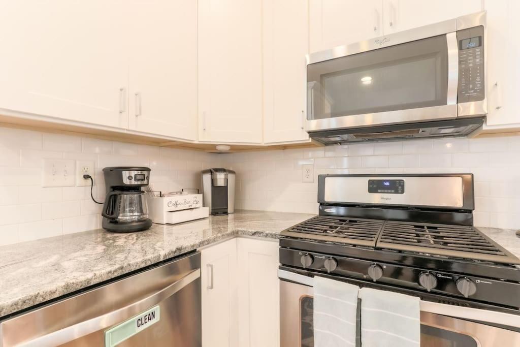 Holiday home New Amazing 4br Suite* Hot Tub *2 Mi To Music Nashville